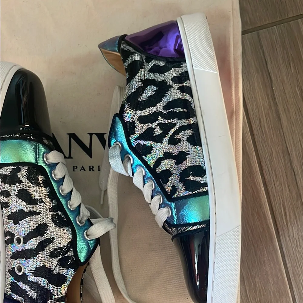 Black & Purple Women's Sneakers
made in Paris by Christian LOUBOUTIN
Red bottom - Picture 14 of 16